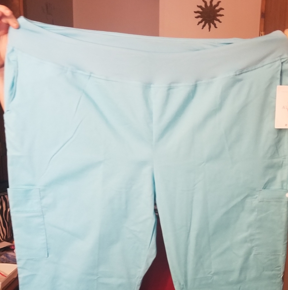 Brand new yoga scrub pants😃